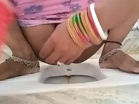 A lovely South Asian woman pleases her employer with oral sex and then engages in anal intercourse