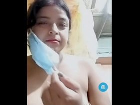 Sensual Bengali wife dances on Tango