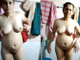 Indian strippers reveal their assets: big boobs and pussy