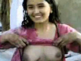 Village maiden Sundas reveals her succulent breasts to her sweetheart