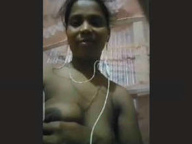 Indian woman records herself for a man's pleasure