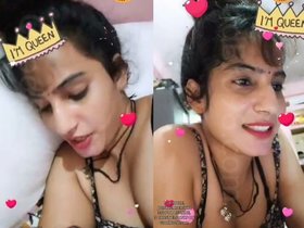 Stunning desi damsel bares all while swaying to Tango rhythm