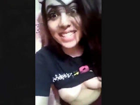 A charming Indian girl reveals her breasts and shares the experience with audio