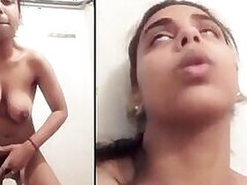 Well fit Tamil girl wanking her pussy on XXX MMS cam video