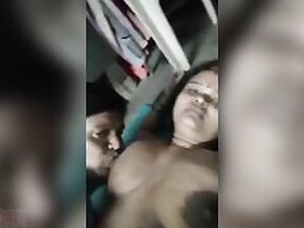 Dewar licks Desi girl's nipples while shooting XXX video for MMS viewers