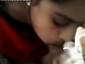 Sexy young girlfriend gives the pleasure of fellatio