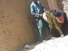 Pakistani outdoor video with the neighbor's aunt! Real XXX hidden camera
