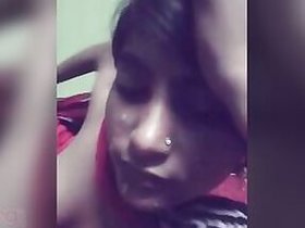 Desi beauty is proud of the cum on her face, so she flaunts herself in a XXX MMS video