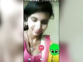 Beautiful Indian XXX girl shows her tits in the video with her boyfriend