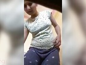 Nasty Desi XXX girl nude video for her boyfriend during period