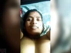 Sexy Tamil Desi XXX wife exposes her tits from hubby MMS