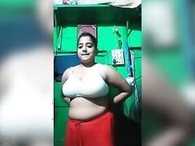 Busty chick is proud of her XXX assets and shows everything for MMS fans