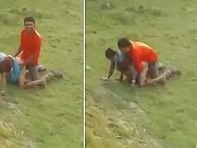 Shocking XXX video! Sexy Desi aunt of each other with lovers in the open air