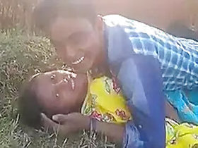 Indian Desi Lovers Fucking Outdoors in Jungle