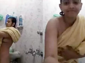 Desi Hot Girl Naked in the Bath