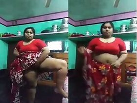 A horny Bowie rubbing her pussy