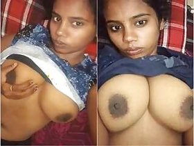 Lankan Tamil Girl Shows Her Tits and Pussy