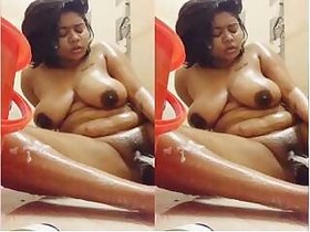 Sexy Oasi Das masturbates in the bathroom