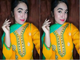 Sexy Girl Shows Tits and Pussy Part 5