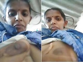 Telugu Bhabhi Shows Tits And Pussy