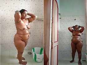 Video of Mallu Bhabha Bathing From Husband