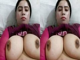 Paki's Wife Shows Her Boobs And Pussy Part 2
