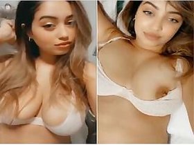 Sexy Pakistani Girl Shows Tits