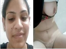 Desi Girl Shows Tits and Pussy