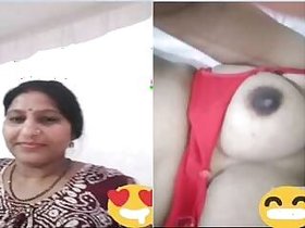 Sexy Desi Bhabhi Shows off her big tits